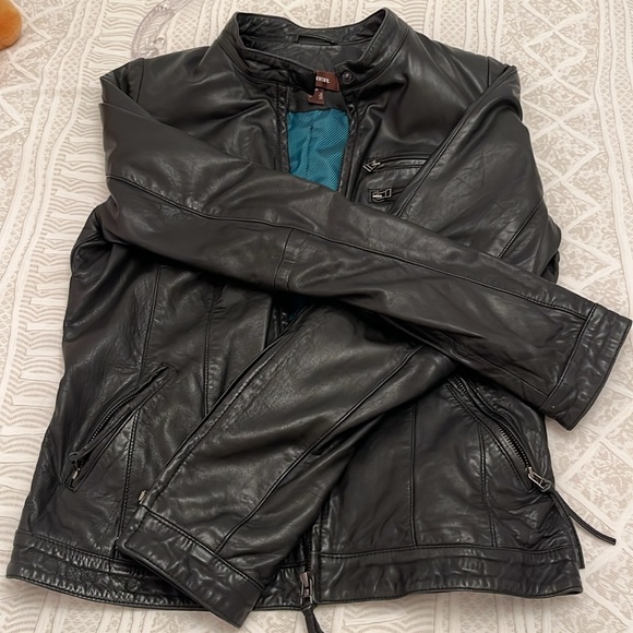 Woman’s Danier leather modern moto jacket.  Black.  Size Small. - Picture 6 of 6